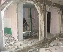 Демонтаж зданий, стен, полов, плитки